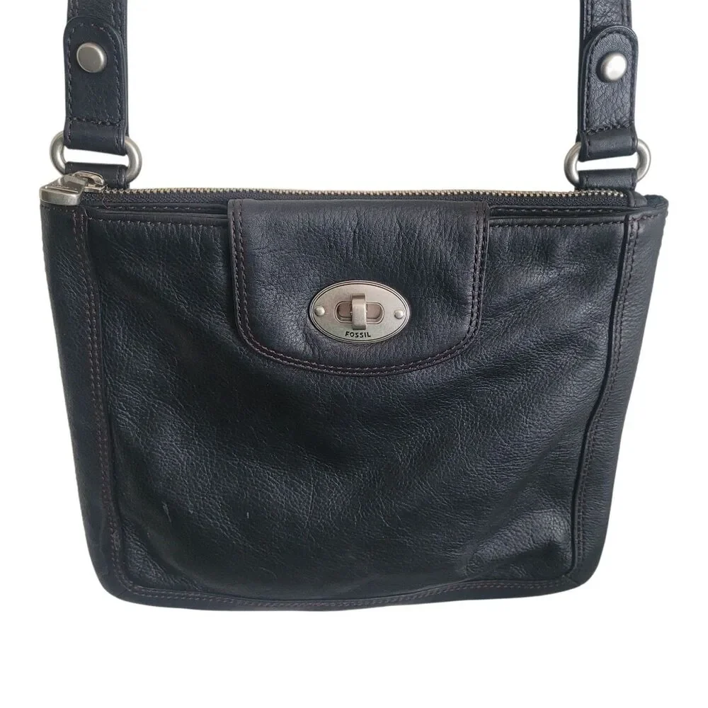 Fossil Turn Lock Crossbody Bag Purse Black Pebbled Leather Classic Career Casual
